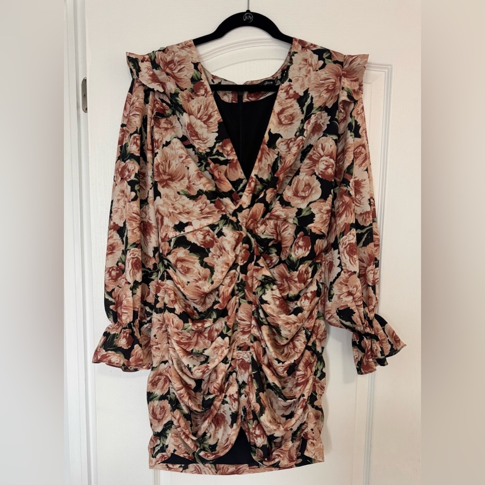 Lavish Alice, peachy/pink floral dress, size 12 - Picture 4 of 7